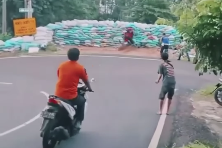 Motor alami rem blong di jalur Cangar-Pacet