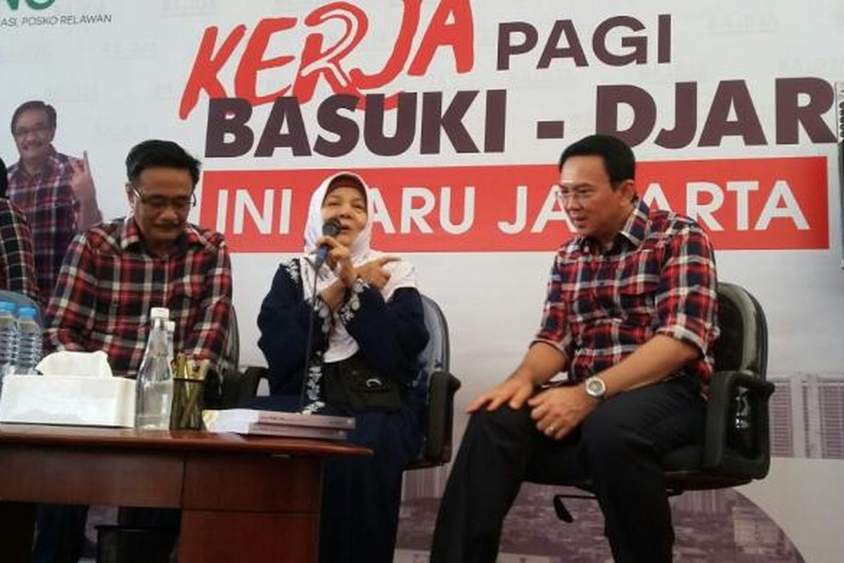 Pasangan calon gubernur-wakil gubernur DKI Jakarta Basuki Tjahaja Purnama dan Djarot Saiful Hidayat bersama Ummi Nurul, di Rumah Lembang, Menteng, Jakarta Pusat, Senin (19/12/2016).