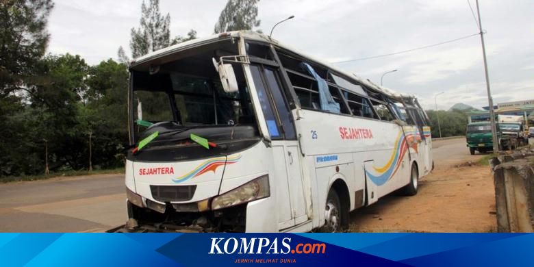 Minibus Pengiring Pengantin Masuk Jurang 10 Orang Terluka