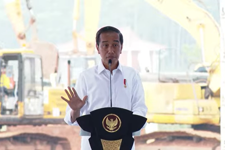 Tangkapan layar: Presiden RI Joko Widodo membuka sambutan dalam agenda peletakan batu pertama pembangunan pabrik pipa global Wavin, di Kabupaten Batang, Jawa Tengah, Senin (3/10/2022).