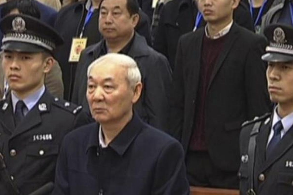 Zhang Zhongsheng, mantan Wakil Wali Kota di Luliang ketika menjalani sidang vonis Rabu (28/3/2018), Zhang dijatuhi vonis mati karena terbukti bersalah menerima suap hingga Rp 2 triliun.