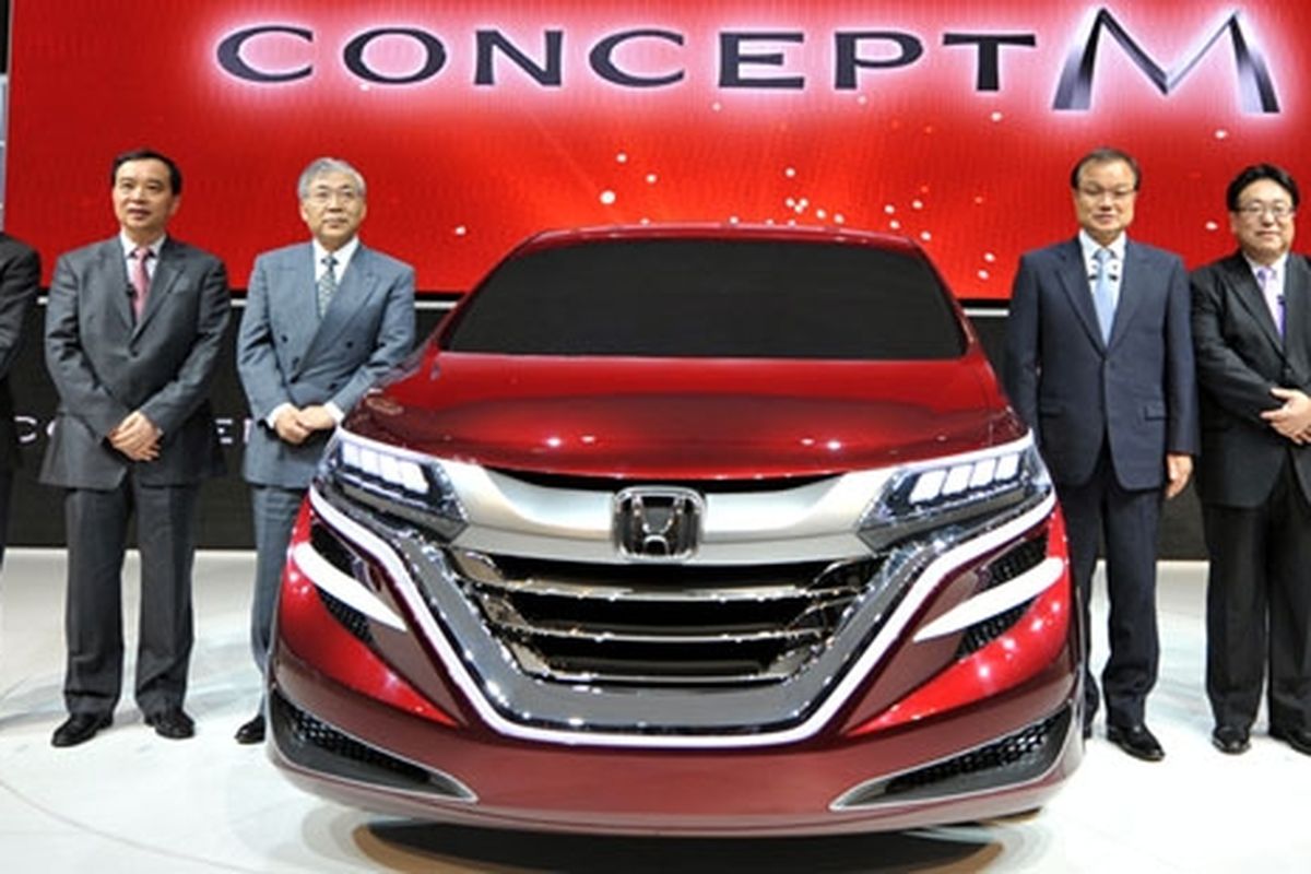 Eksekutif Honda Jepang meluncurkan M Concept, minivan kelas menengah untuk diproduksi tahun depan.
