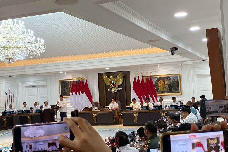 Presiden Prabowo Subianto dalam sidang Kabinet paripurna di Istana Kepresidenan Jakarta, Rabu (22/1/2025). 