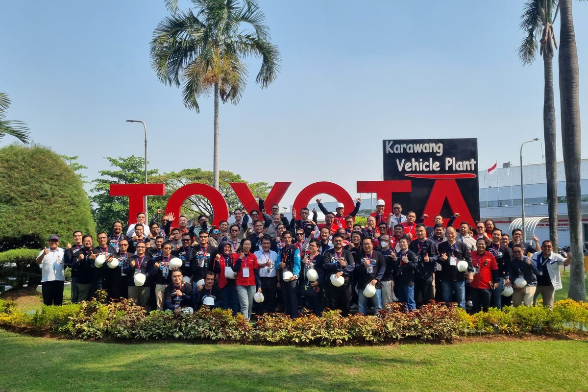 AvanzaXenia Indonesia Club (AXIC) bersama Toyota Carbon Fighter (TCF) menggelar kegiatan ?Electrification Gathering Part II? dengan melakukan kunjungan ke PT Toyota Motor Manufacturing Indonesia (TMMIN) Plant I dan II di Karawang, Jawa Barat.