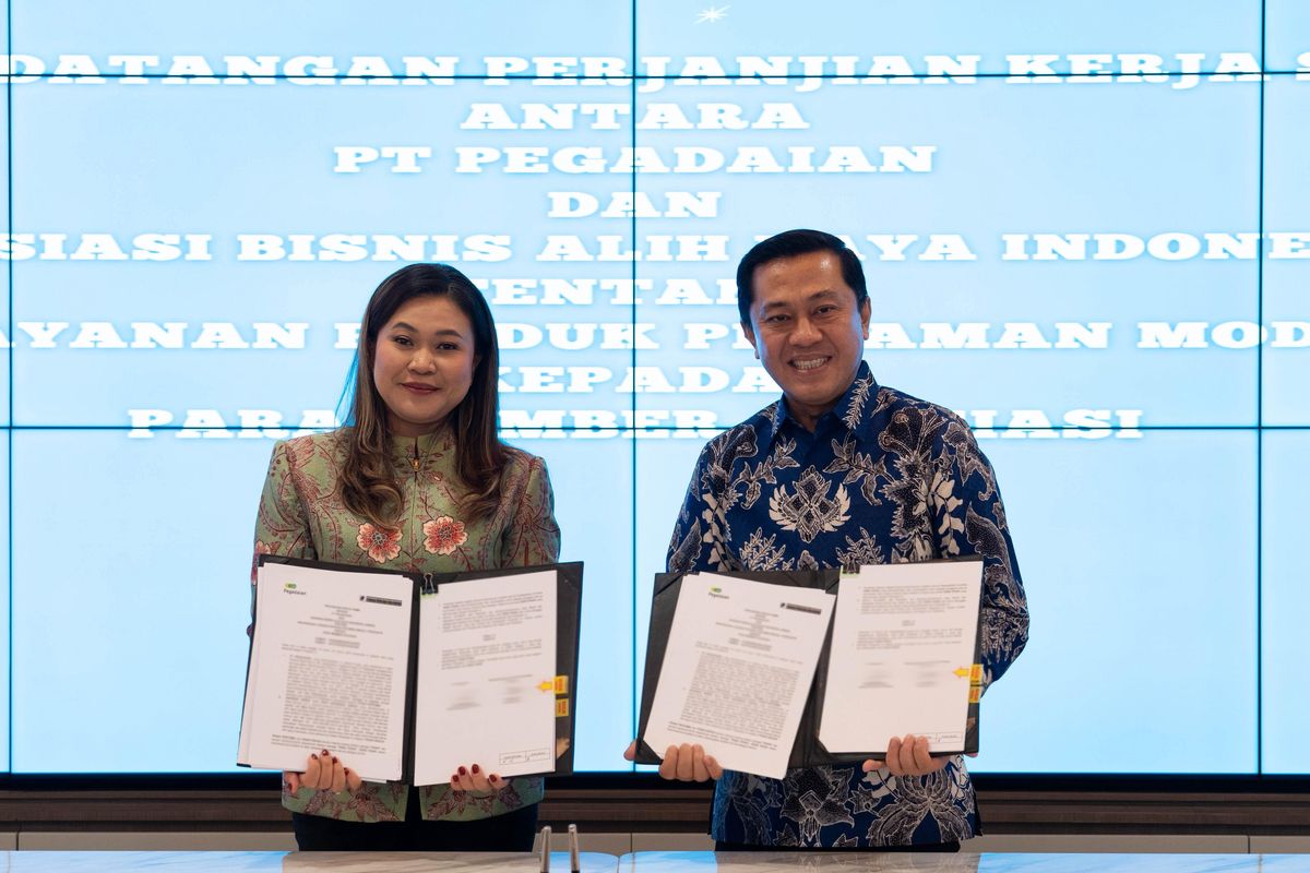 Kembangkan Bisnis Sektor Alih Daya, Pegadaian-ABADI Sediakan Akses Pembiayaan Mudah dalam penandatanganan perjanjian kerja sama dengan Direktur Utama ABADI Mira Sonia di Kantor Pusat Pegadaian, Jakarta, pada Rabu (30/7/2025).
