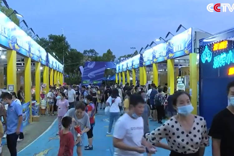 Tangkapan layar video CGTN yang melaporkan pengunjung memadati Festival Bir Wuhan, China, di tengah pandemi virus corona.