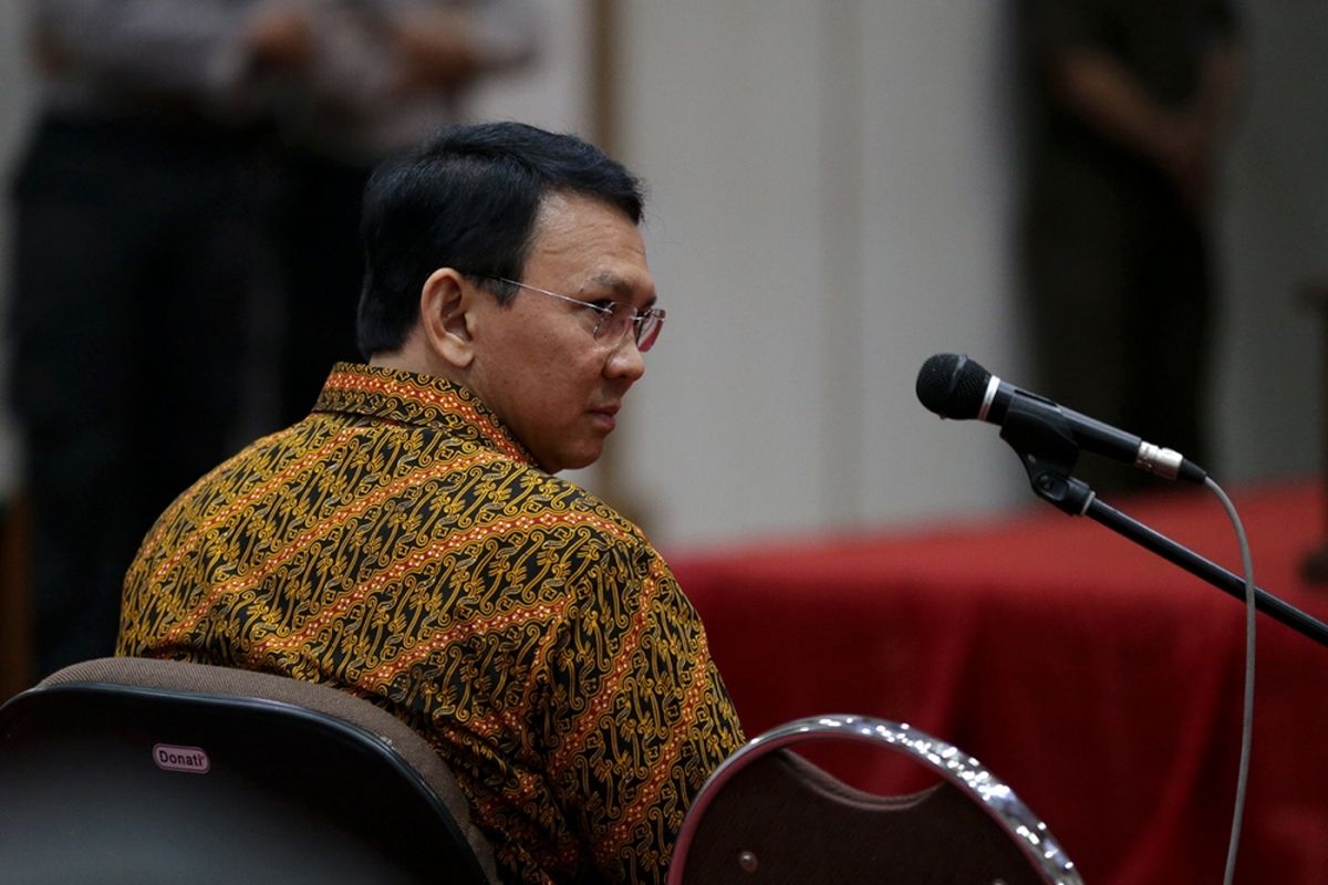 Terdakwa kasus dugaan penodaan agama Basuki Tjahaja Purnama atau Ahok, mengikuti sidang lanjutan yang digelar PN Jakarta Utara di Auditorium Kementerian Pertanian, Jakarta Selatan, Selasa (25/4/2017). Sidang beragendakan pembacaan pleidoi atau pembelaan oleh Ahok yang sebelumnya dituntut 1 tahun penjara dengan masa percobaan 2 tahun.