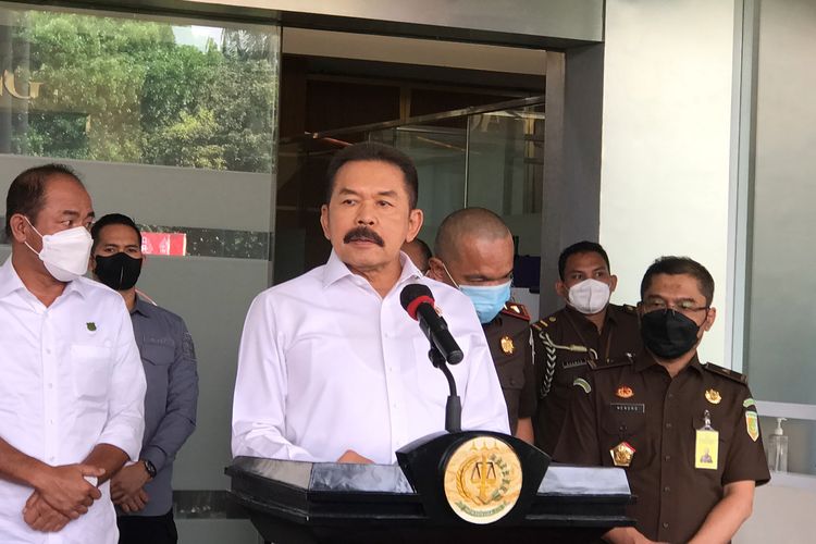 Jaksa Agung ST Burhanuddin dalam konferensi pers penahanan buron kasus korupsi sekaligus bos PT Duta Palma Group Surya Darmadi di Gedung Kejaksaan Agung Senin (15/8/2022).