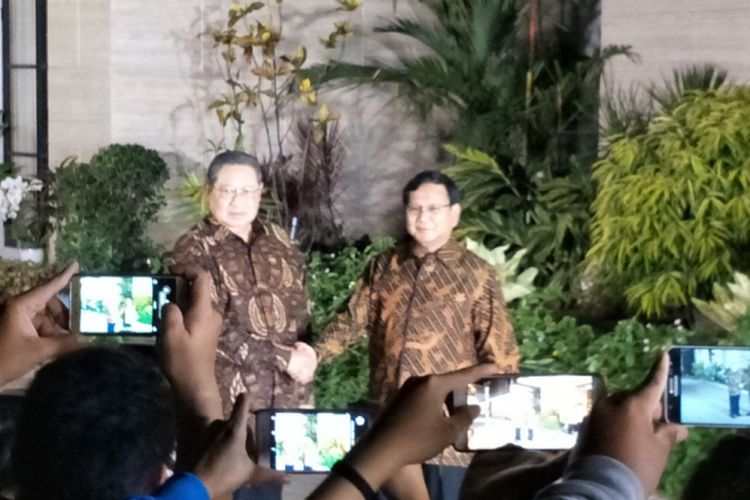 Ketua Umum Partai Gerindra Prabowo Subianto tiba di kediaman Ketua Umum Partai Demokrat Susilo Bambang Yudhoyono, kawasan Kuningan, Jakarta Selatan, pada Selasa (24/7/2018) malam.