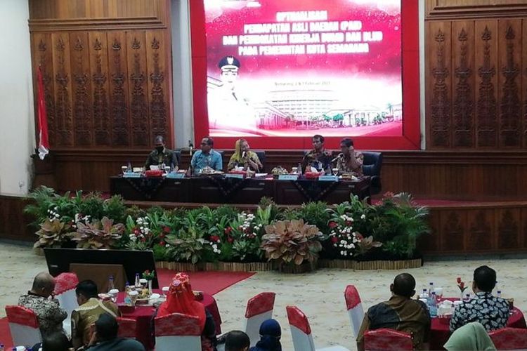 Wali Kota Semarang Hevearita Gunaryanti Rahayu saat memimpin Rapat Koordinasi Optimalisasi PAD dan Peningkatan Kinerja Perangkat Daerah yang berlangsung di Balai Kota Semarang, Kamis (2/2/2023).