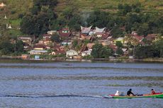 Air Danau Toba Tercemar, Warga Terpaksa Jalan Kaki 3 Km untuk Dapat Air Bersih