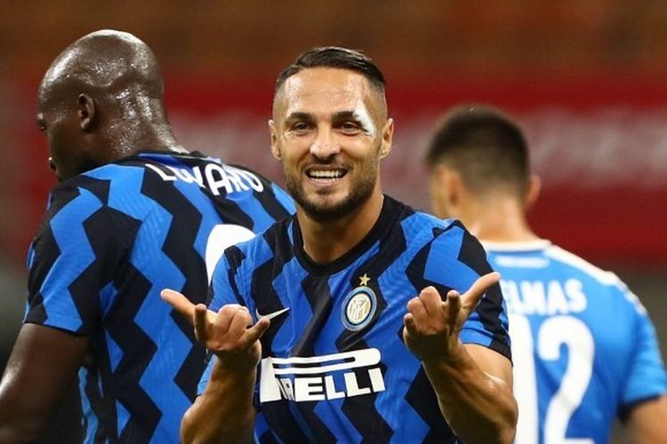 Danilo DAmbrosio merayakan gol yang ia cetak dalam laga Inter vs Napoli pada pekan ke-37 Liga Italia yang dilangsungkan di Stadion Giuseppe Meazza, Milan, Rabu (29/7/2020) dini hari WIB.