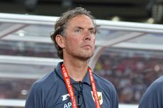 Anggota DPR Kaisar Kiasa Serahkan Alat Penggiling Padi ke Petani Cilacap