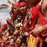 King Baba dan King Bibinge, Pakaian Adat Kalimantan Barat