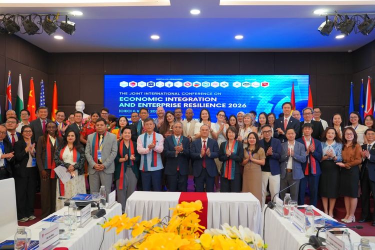 President University Luncurkan Pusat Riset Bisnis Keluarga dalam Konferensi di Vietnam