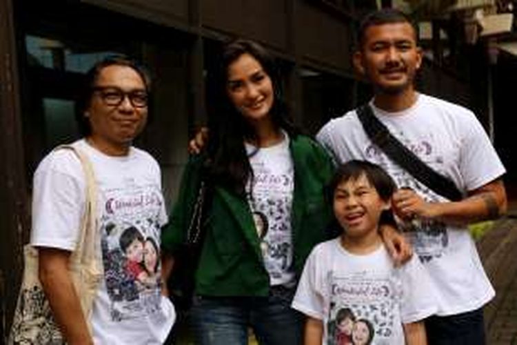 Sutradara Agus Makkie (paling kiri) bersama Atiqah Hasiholan, Rio Dewanto, dan Sinyo, diabadikan usai berbincang seputar film 