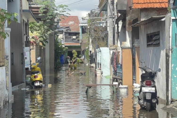 Surabaya Diguyur Hujan Lagi pada Selasa, 4 Pohon Tumbang dan 16 Titik Banjir