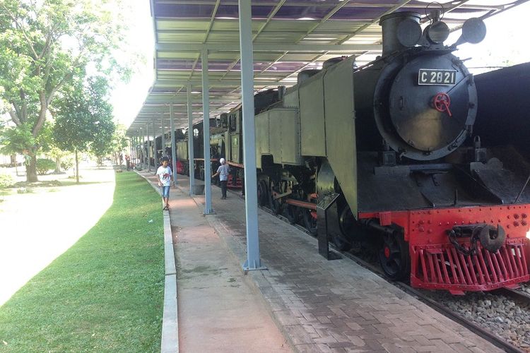 Museum Kereta Api di Ambarawa, Jawa Tengah ramai dikunjungi tiap akhir pekan atau hari libur tiba.

