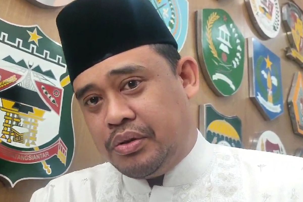 Gubernur Sumut Bobby Nasution saat diwawancarai di kantornya, Rabu (12/3/2025)