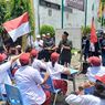 Sekelompok Orang Berseragam SD Demo di KPU DIY, Bawa Spanduk 