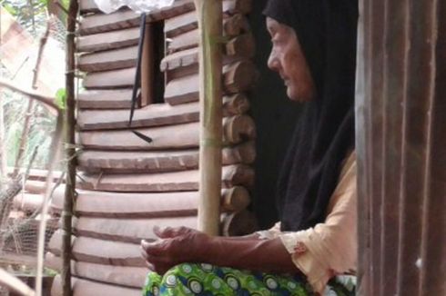 Nenek Sebatang Kara yang Tinggal di Hutan Dapat Bantuan Pondok Beserta Isinya