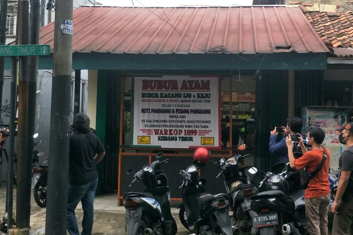 Kawanan begal mendatangi warung kopi (warkop) 1899 yang berlokasi di Kemang Timur,  Mampang Prapatan, Jakarta Selatan, Kamis (4/11/2021) dini hari. 