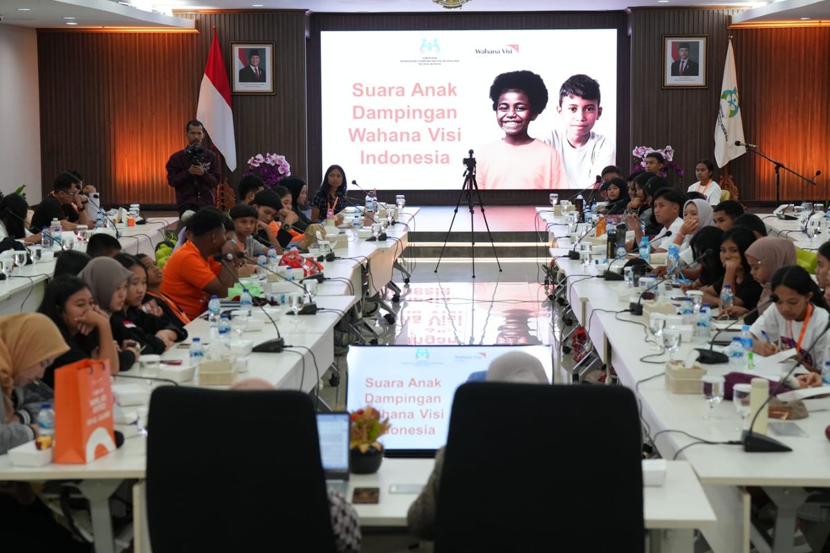 Suasana dialog anak-anak dampingan Wahana Visi Indonesia bersama Kementerian PPPA dan KPAI
