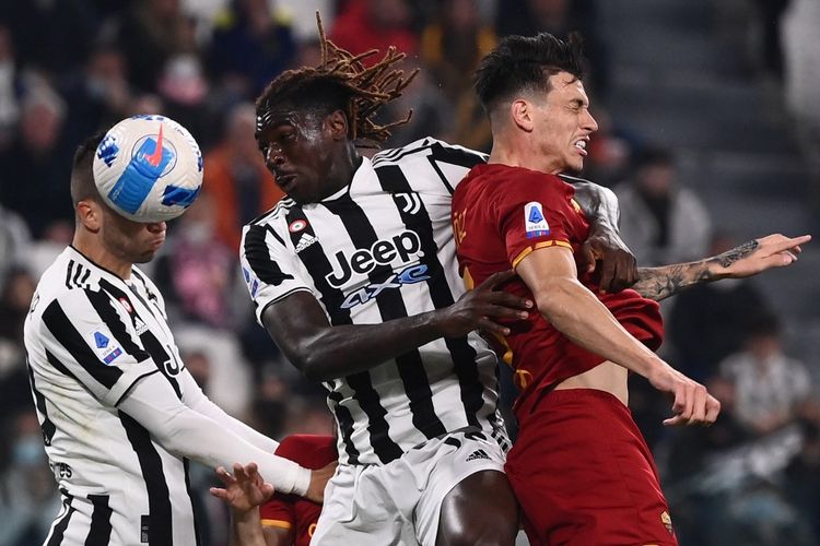 Penyerang Juventus, Moise Kean, mencetak gol ke gawang AS Roma usai menerima pantulan dari sang rekan Rodrigo Bentancur dalam laga Liga Italia 2021-2022 di Stadion Allianz, 17 Oktober 2021.