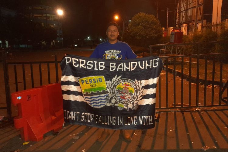 Andri, seorang boboth asal Tasikmalaya usai menonton laga PSS vs Persib di Stadion Maguwoharjo, Jumat (19/8/2022) malam WIB.