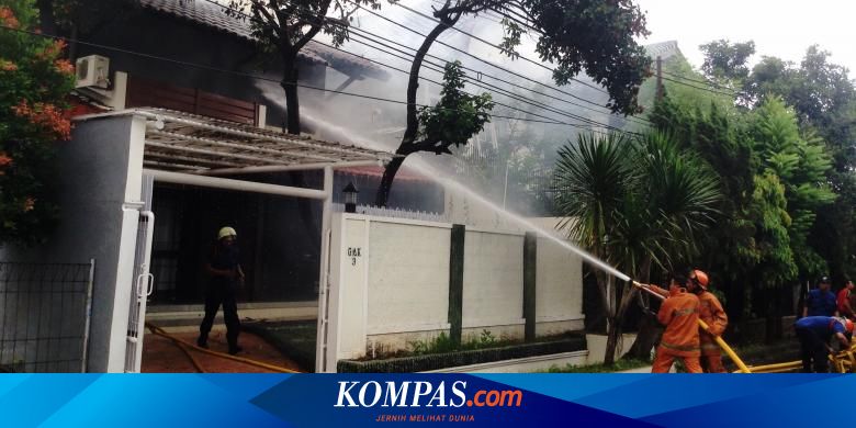 Saat Hujan Rumah  Mewah  di Lebak Bulus Terbakar 