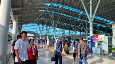 Pengguna KRL Keberatan dengan Rencana Penutupan Pintu Selatan Stasiun Bekasi