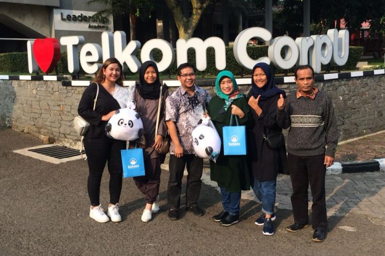 Program sertifikasi kerjaindonesia.id dari Telkom Corporate University memberikan kesempatan beasiswa siswa SMAN 1 Cilacap belajar Bahasa Inggris secara online melalui aplikasi Bahaso.