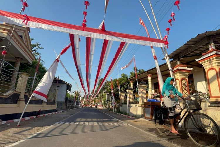 Nabung Rp 5.000 Sejak 2025, Warga Sukoharjo Bentangkan Merah Putih 1,2 Km Sambut HUT RI
