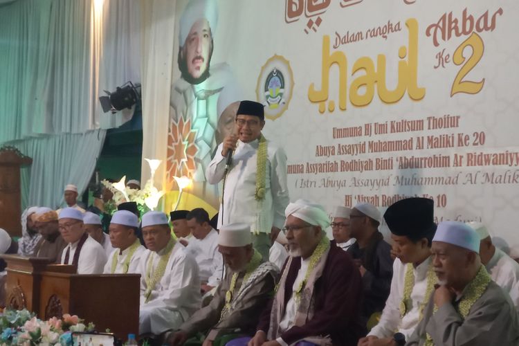 Cawapres nomor urut satu Muhaimin Iskandar (Cak Imin) berkunjung ke Ponpes Darut Tauhid, Kedungsari, Purworejo, Jawa Tengah pimpinan KH Thoifur Mawardi pada Kamis (18/1/2024). 