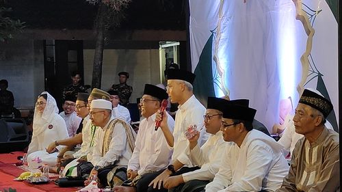 Sebut Pesantren Banyak Lahirkan Lulusan Hebat, Ganjar Contohkan Gus Dur hingga Ma'ruf Amin