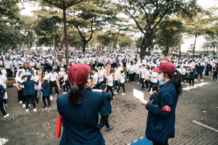 Orientasi Mahasiswa Baru Universitas Multimedia Nusantara (OMB UMN) 2022 dikemas dalam rangkaian kegiatan interaktif luring dan daring pada Selasa (16/8/2022).
