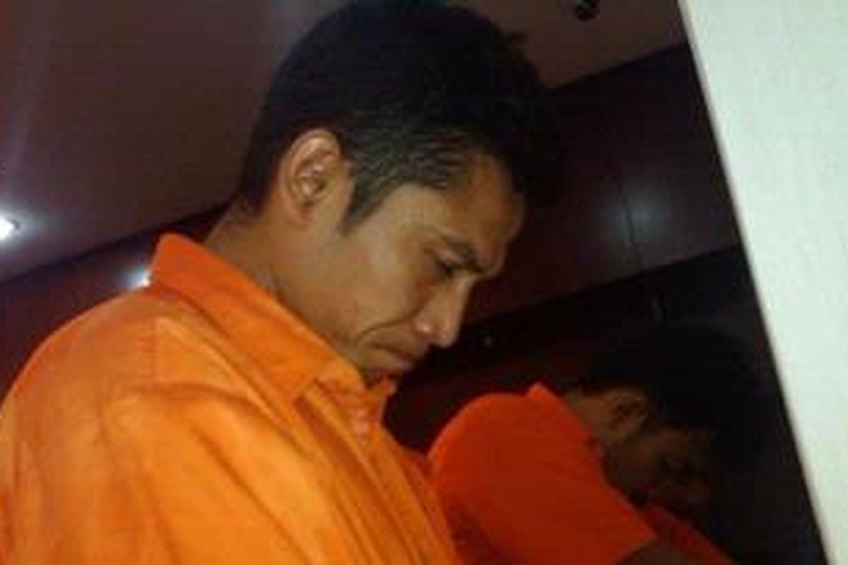 Kepolisian Daerah Metro Jaya menangkap 4 pelaku pembunuhan terhadap Sabur (45), yang ditemukan tewas di dalam kamar kost di kawasan Mampang, Jakarta Selatan beberapa waktu lalu.