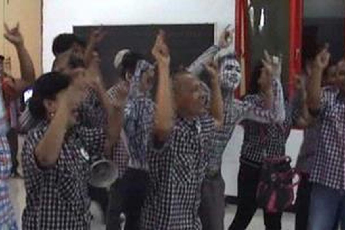 Pendukung Jokowi di Solo memberikan dukungannya kepada calon Gubernur DKI Jakarta Jokowi.