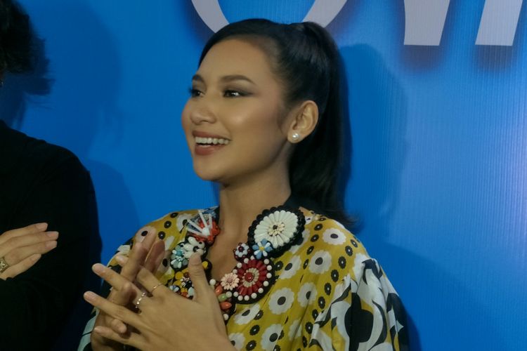 Pemeran film Akad, aktris Indah Permatasari usai gala premier di Epicentrum, Kuningan, Jakarta Selatan, Rabu (2/2/2022).