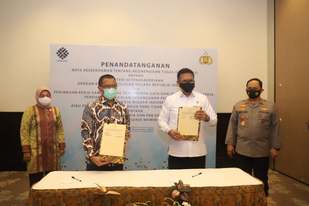 Kementerian Ketenagakerjaan (Kemnaker) bersama Kepolisian Republik Indonesia (Polri) menandatangani nota kesepahaman yang memuat kesinergisan pelaksana tugas dan fungsi ketenagakerjaan di Jakarta, Kamis (19/11/2020).