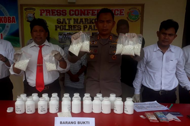 Polisi berhasil menggagalkan obat daftar G siap edar yang iamankan di dua lokasi berbeda di kota Palopo, senin (04/03/2019)