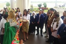 Kunjungi Sumatera Barat, Surya Paloh Disambut Tari Gelombang Pasambahan