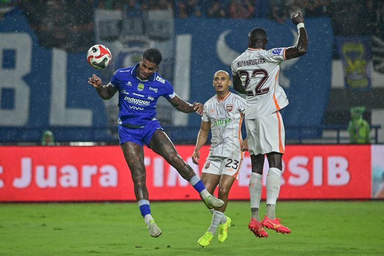 Penyerang Persib Bandung Ramon Tanque akhirnya pecah telur mencetak gol pertamanya di Super League 2025-2026 ke gawang tim pemuncak klasemen Borneo FC Samarinda pada laga tunda pekan ke-4 di Stadion Gelora Bandung Lautan Api (GBLA), Jumat (5/12/2025). 