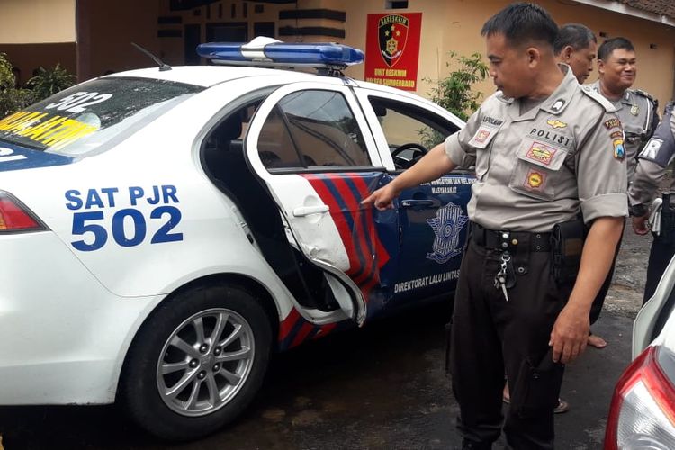 Mobil PJR yang ditabrak saat kejar-kejaran dengan pemilik sabu di Jember