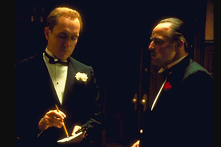 Tom Hagen, seorang consigliere bagi bos mafia Don Vito Corleone