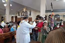 Saat Dewan Paroki Gereja Kampung Sawah Berpantun dalam Sambutan Misa Kudus...