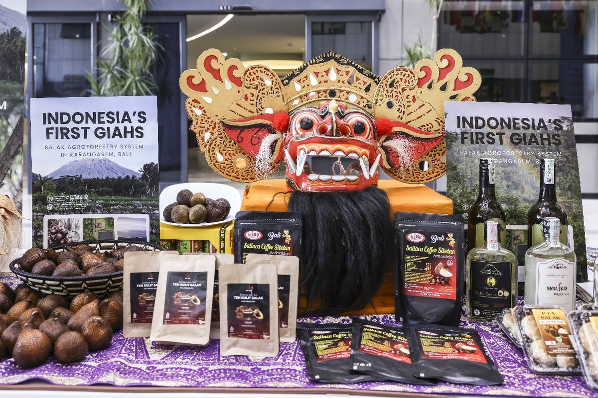 Salak bali mendapatkan penghargaan dan ditetapkan sebagai warisan pangan baru oleh FAO. 