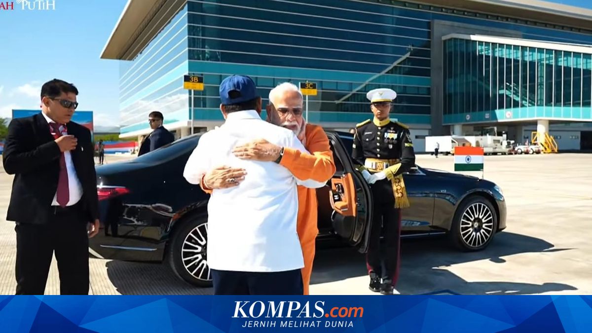Berpelukan, Prabowo Lepas Kepulangan PM India Narendra Modi di Bandara YIA