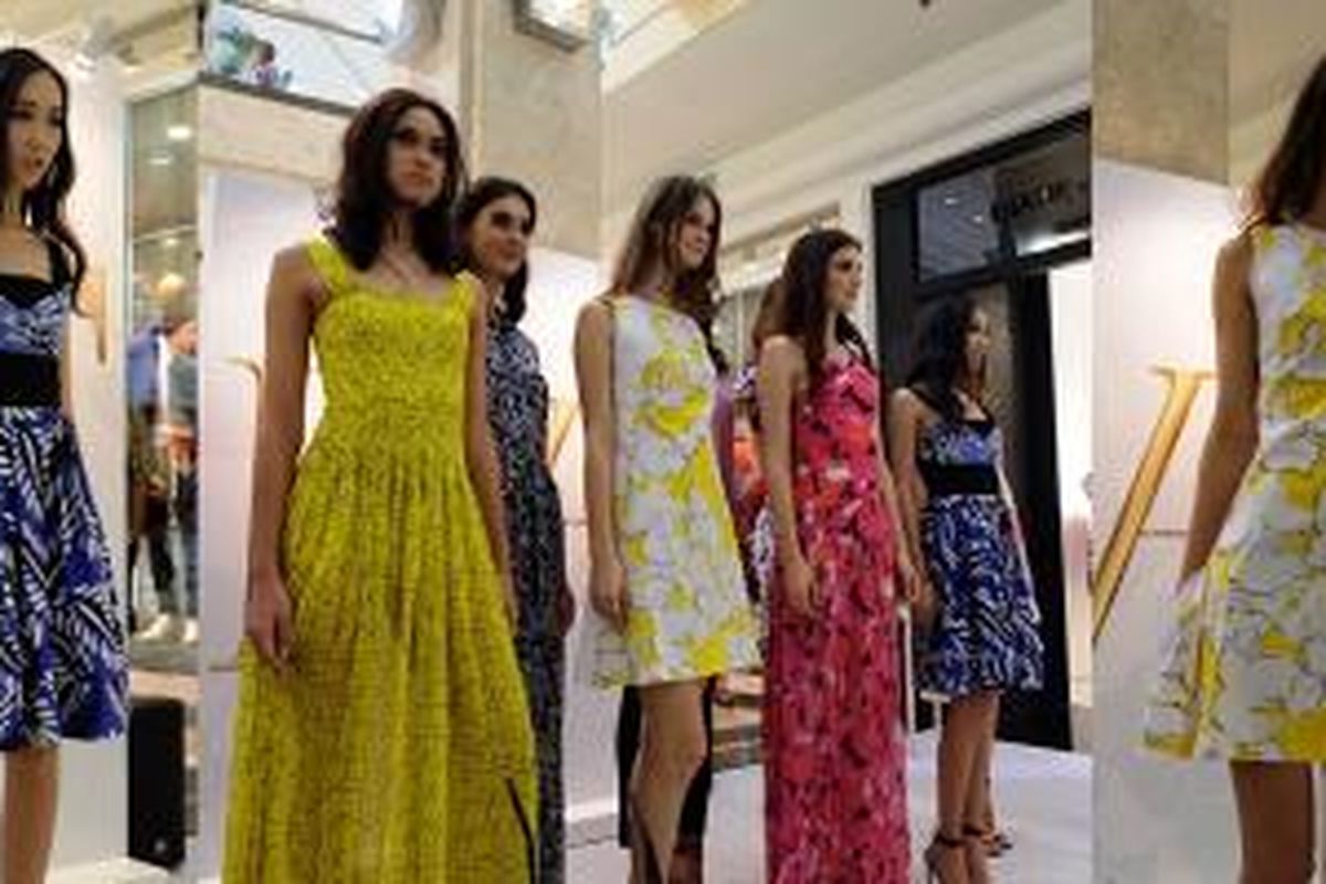 Presentasi label busana Dianne von Furstenberg (DVF) untuk musim semi 2015 digelar di Plaza Senayan, Jakarta (26/3/2015). 