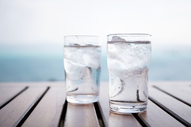 Ilustrasi air dingin, minum air dingin
